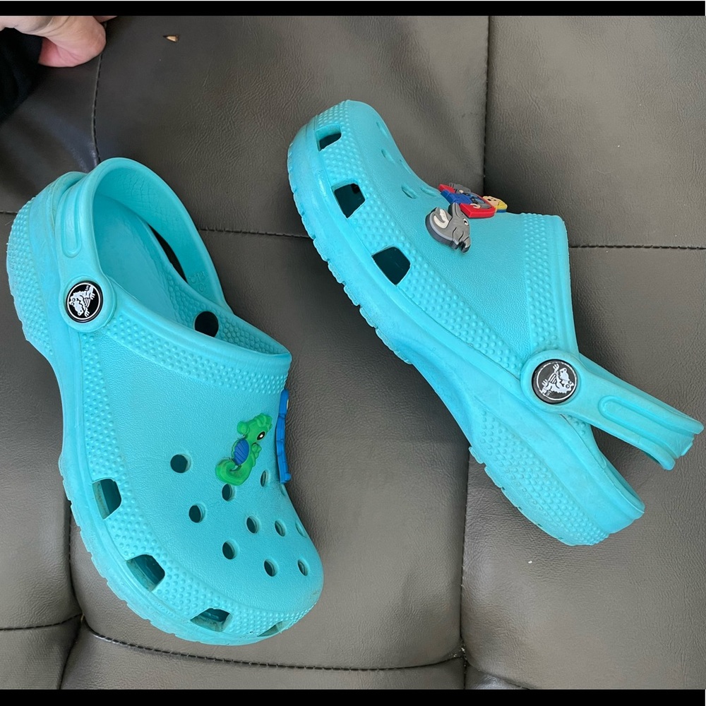 Crocs kids blue size 13 comes with charms